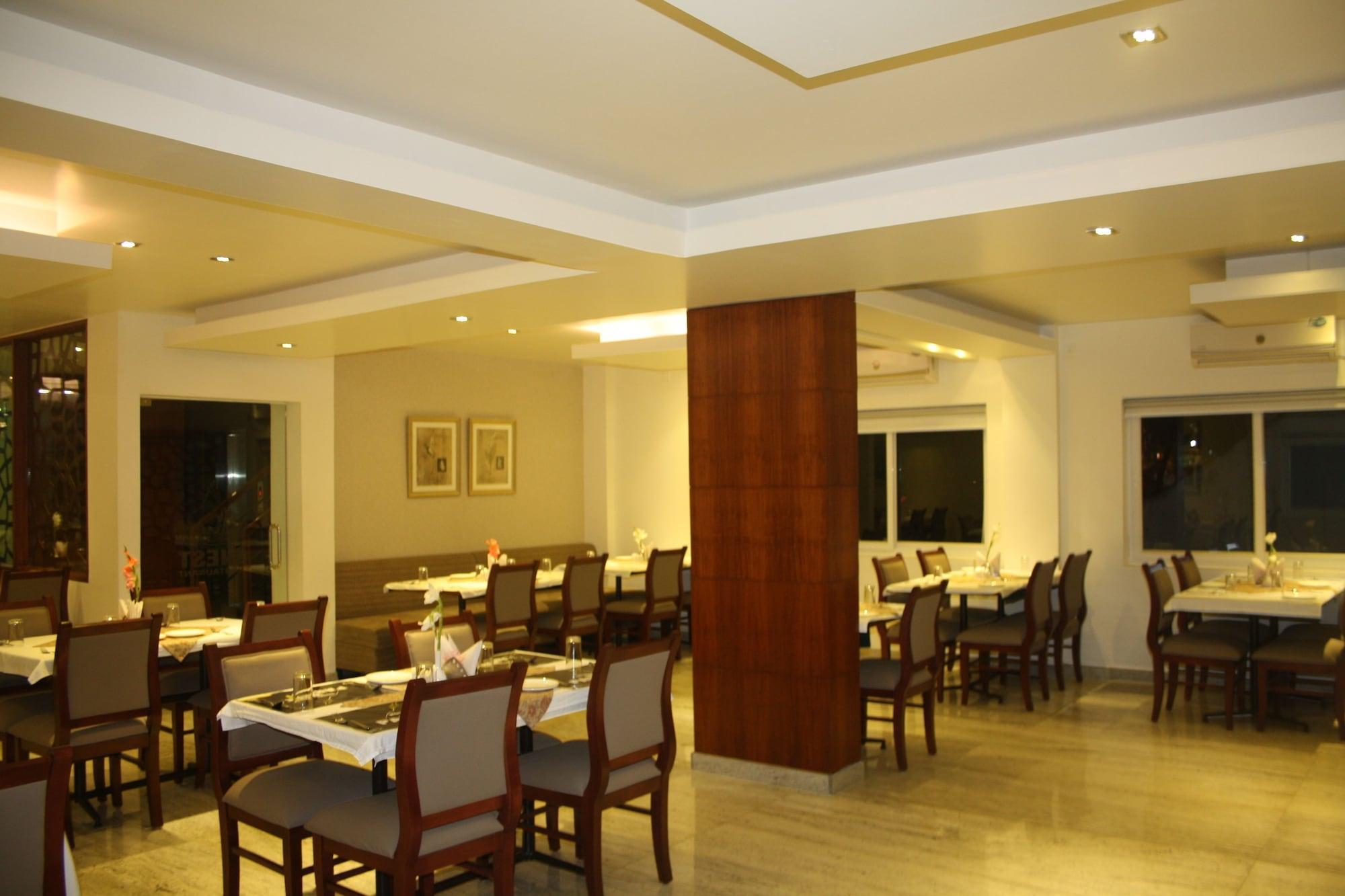 Hotel White Parrot Mysore Exterior foto