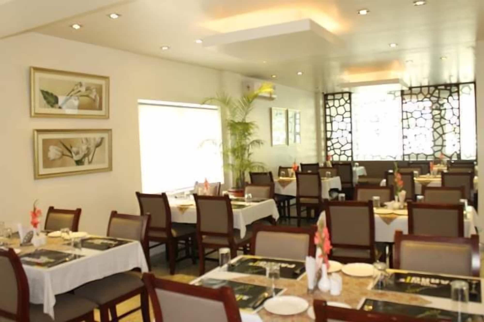 Hotel White Parrot Mysore Exterior foto