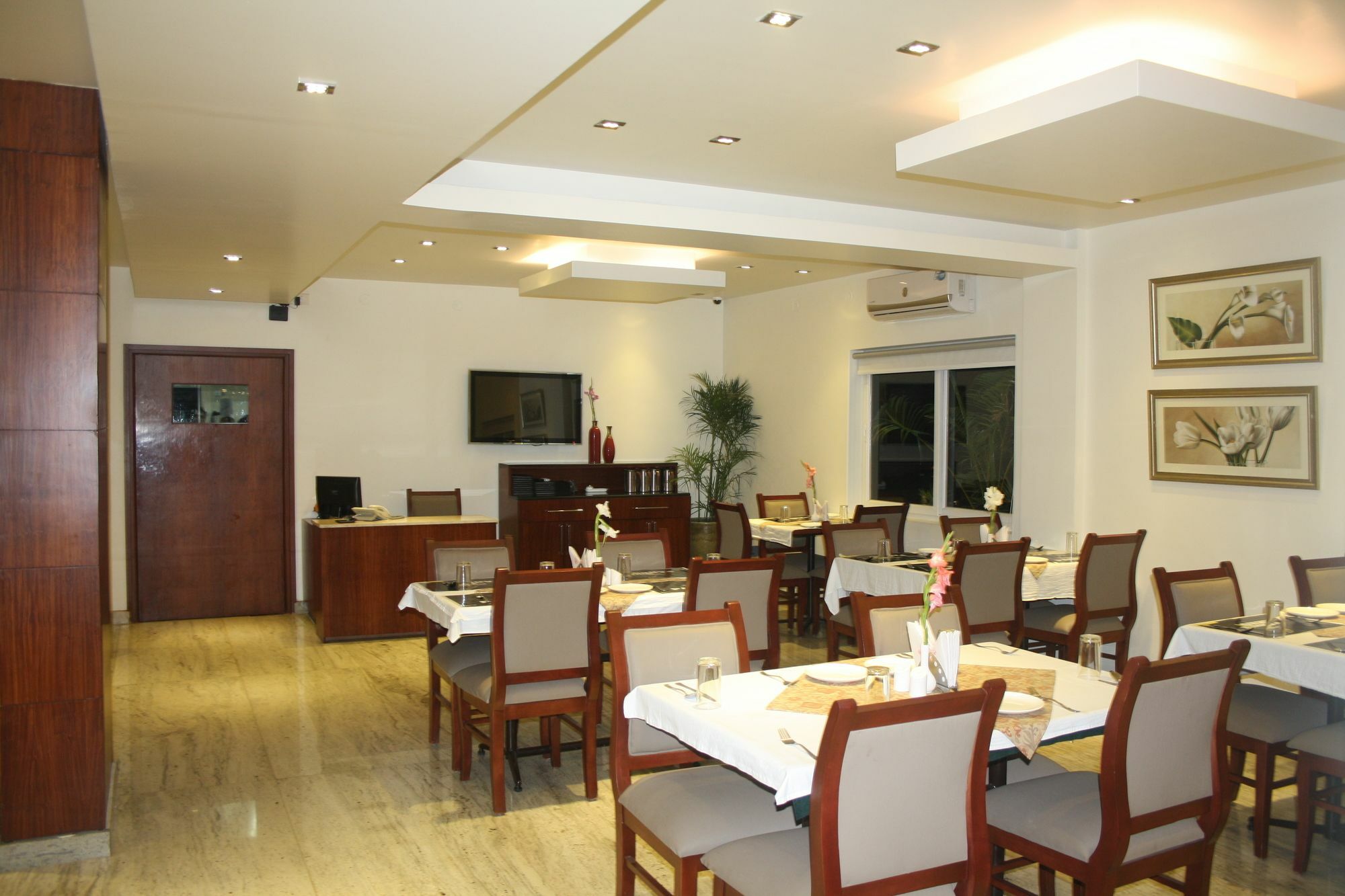 Hotel White Parrot Mysore Exterior foto